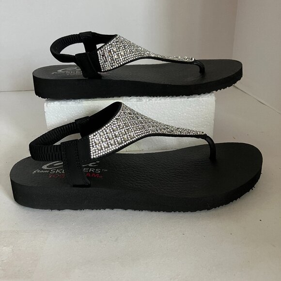 NWOT Skecher Yoga Foam Cali with Rhinestones Sandals Size 7.  New without box. - Picture 1 of 8